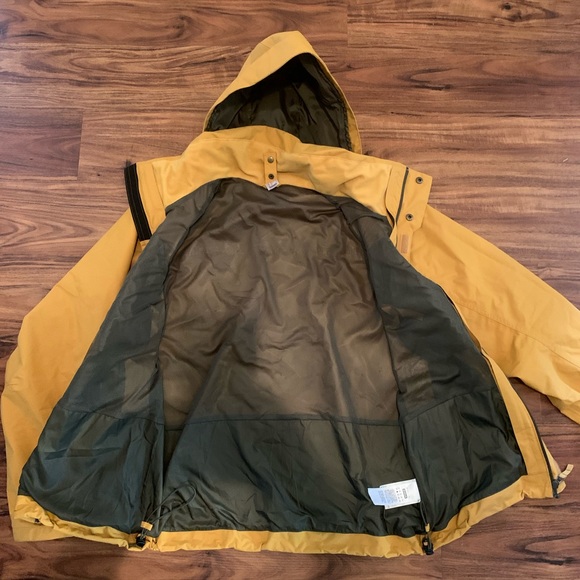 Decathlon Quechua 800, 4x1 Men's Winter Insulated Waterproof Backpacking Jacket - Picture 6 of 10